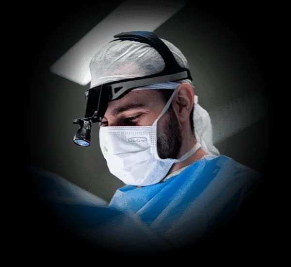 Dr. Vitor Nunes em cirurgia