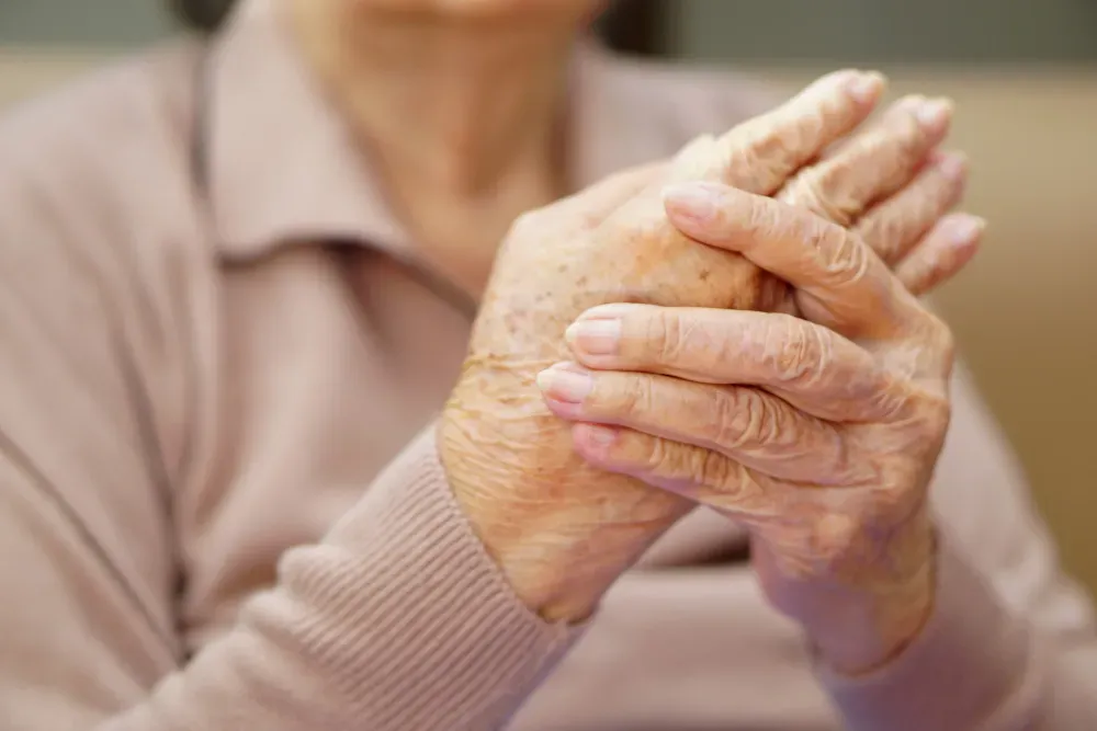 Sabe como rejuvenescer a aparência das mãos?